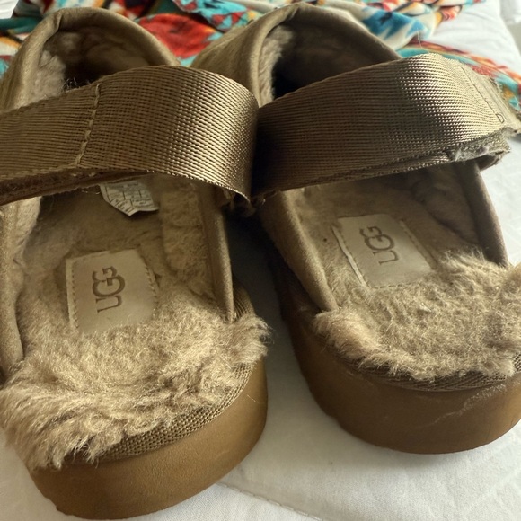 Women’s Tan suede UGG slippers - Picture 2 of 6